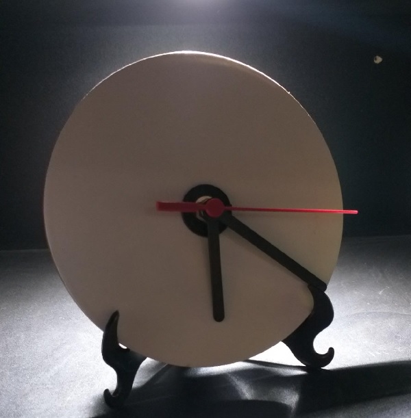 Relógio em Mdf Resinado Tamanho 15cm Diâmetro